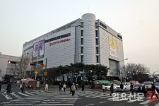 복합쇼핑몰 의무휴업 규제 역설, 10중 9 중소브랜드·개인위탁관리자·자영업자 입점 