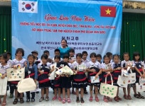  한국공항공사 부산본부, 베트남 초등학생들에게 후원물품 전달