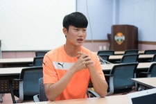 [인터뷰] 무명 선수에서 팀 내 득점 1위로…강원 돌풍 이끄는 2년차 공격수 김지현