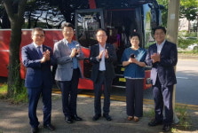 임병택 시흥시장, 배곧해솔중학교’학생들 ‘첫 등굣길’ 동행