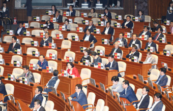 대정부질문 사흘째 이어진 '조국 사퇴'