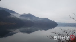 운무 내려 앉은 전남 장성호의 비경