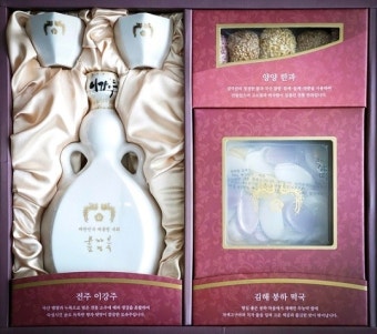 문재인 대통령 설 선물 3종…봉하마을 떡국 떡·전주 이강주·양양 한과
