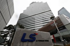 LS그룹 오너 일가, (주)LS 지분 매입