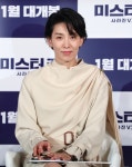 총선 앞두고 초상권 도용…김서형 