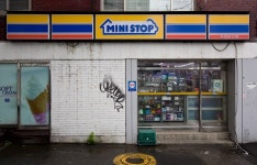 편의점에 차량 몰고 돌진한 30대 운전자 체포