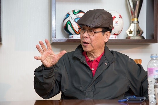 축구 중계의 전설, 그라운드의 재담꾼 송재익 캐스터 18일 별세, 팬들 애도