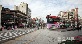 한산한 신촌 거리