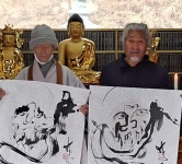 [피플] 독도수호사 김동욱 주지, 노적사에 달마도 108점 기증한 까닭