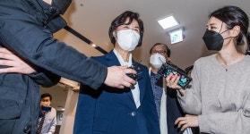 윤석열 몸값만 높일라…여권 ‘추미애 리스크’ 고개 든 까닭