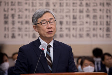 ‘태극기 마스크’ 최재형 감사원장 전격 사의 표명