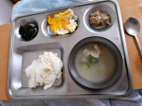 걸어온 사람도 누워 있게 만들 듯 영덕 행복마을 노인요양원 부실급식 논란