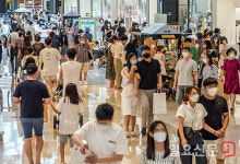4단계 거리두기에도 쇼핑몰은 인산인해