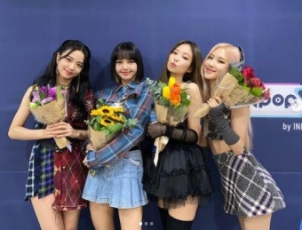 블랙핑크 8억뷰 ‘How You Like That’ 안무영상+제니 7억뷰 'SOLO' 뮤비 