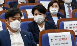 핫뷰핫 | ‘부친 부동산 투기 의혹’ 윤희숙 사직안 통과…찬성 188·반대 23표