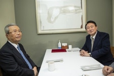 주접 떤다 vs 그 양반 김종인-윤석열 힘겨루기 진짜 속셈
