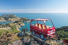 욕지도 모노레일 탈선 사고…골절 등 8명 부상