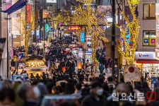 북적이는 명동거리