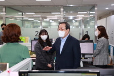 업무 복귀 조광한 남양주시장, 보건소 찾아 방역체계 점검