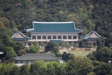 화보 촬영에 미술 전시까지…청와대 활용 방안 몸살 앓는 까닭