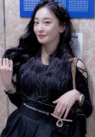 나현, 화보급 미모에 우아한 블랙 원피스 인증샷 피드 박제