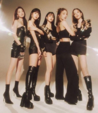 카라 컴백, 7년 6개월만 완전체…비워둔 구하라 자리 '뭉클'