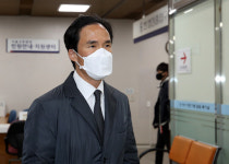조현범 한국타이어 회장 검찰 출석…휴대전화 등 디지털 포렌식 작업 참관