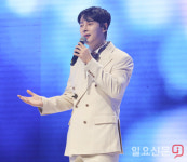 가수 일민, 트롯계의 아이돌의 여유로운 무대