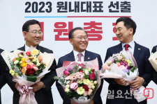 미소 짓는 윤재옥 국민의힘 신임 원내대표