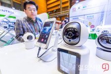 스마트폰으로 제어되는 웹캠