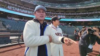 이정후 지켜보는 이종범 