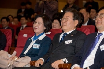 '친명' 독주 이제 그만? 이재명 대표 '연임' 둘러싼 당내 기류