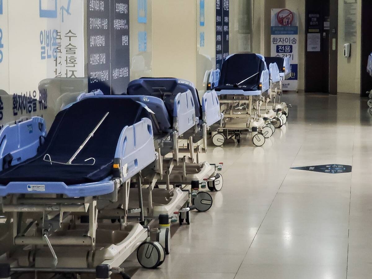 정부-의사협의로 사직한 전공의들 복귀 방침 발표, 정원 초과도 허용 및 입영연기 가능 여부 확인