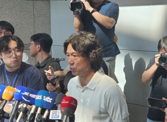 유럽 출장 떠나는 홍명보 감독 