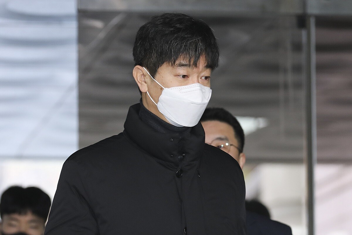 KIA 타이거즈 전 단장과 감독, 억대 뒷돈 혐의 2심서 모두 무죄 판결