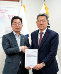 이강덕 포항시장 산업부 찾아, 철강·이차전지 산업 위기 극복 힘 모아 주오