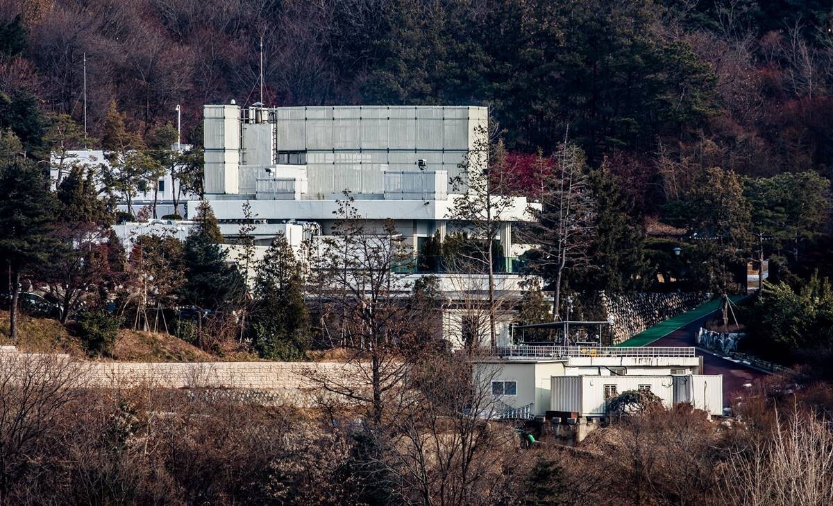 경찰, 대통령실 압수수색 영장 집행 착수…비화폰 서버 등 대상.