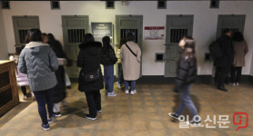 3·1절을 앞두고 서대문형무소를 찾은 시민들