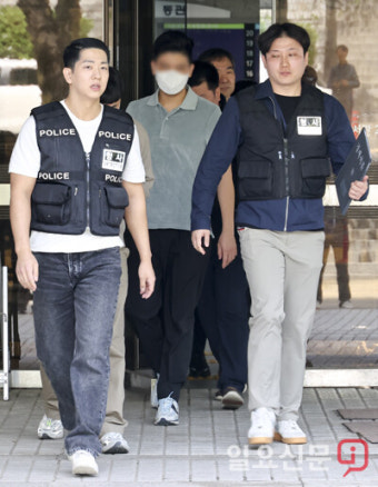 법원을 나서는 '마약 투약 혐의' 이철규 의원 아들