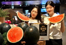 [롯데백화점] 동래점, 여름 대표 과일 ‘강고집 수박’ 선봬