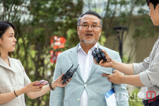 취재진 질문에 답하는 이일준 삼부토건 회장