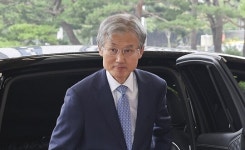 받자니…막자니…조희대가 던진 '기습 제청'에 딜레마 빠진 여권