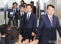 취임식 참석하는 김지용 중수청장