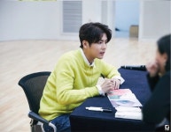 더블에스301 김규종, 싱글 Play in Nature Part.2 FOREST 팬사인회 개최…남다른 팬사랑 눈길