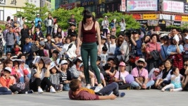 [ET-ENT 무용] 안산국제거리극축제(4) ‘일탈’ 바닥에서 진짜 소리가 나는 것인가?