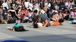 [ET-ENT 무용] 안산국제거리극축제(4) ‘일탈’ 바닥에서 진짜 소리가 나는 것인가?