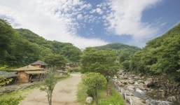 “지리산 자연을 그대로 품었다”…경남 하동펜션 ‘아름다운 산골’