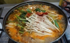 속초맛집 외가집식당, 여름 별미 곰치국으로 무더위 입맛 잡아… 시원한 국물 일품