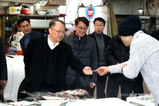 한승희 국세청장, 시장통 국밥에 깃든 희망을 본다