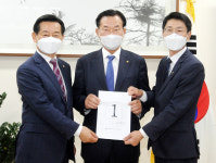 [22 서울세무사회장 선거] 김완일·황희곤·이주성 후보-공약 및 경력